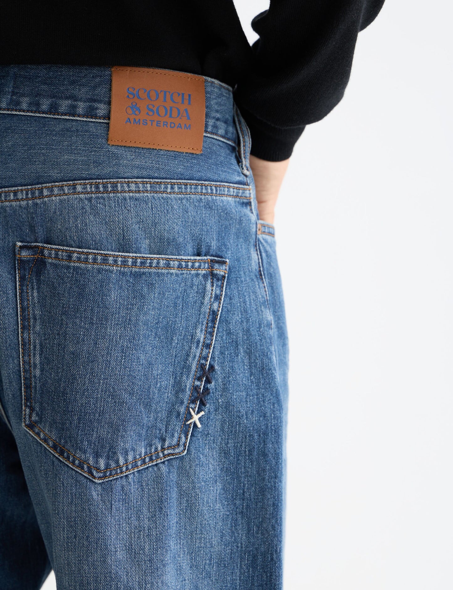 White Smoke ג'ינס ארוך לגברים The Pitch - Loose Fit SCOTCH & SODA