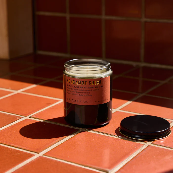 Black נר שעוות סויה קטן | NO. 1 BERGAMOT SHISO P.F.CANDLE