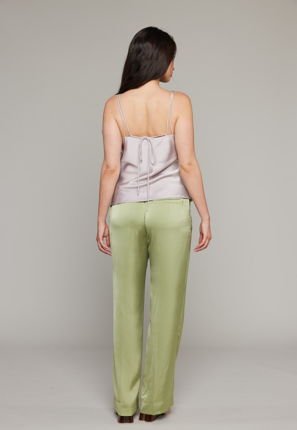 Dark Gray גופיה במפתח וי לנשים Ellie PAPER.