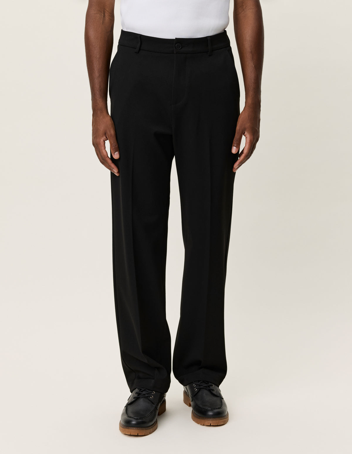 Black מכנסיים ארוכים לגברים Como Solid Slack LES DEUX