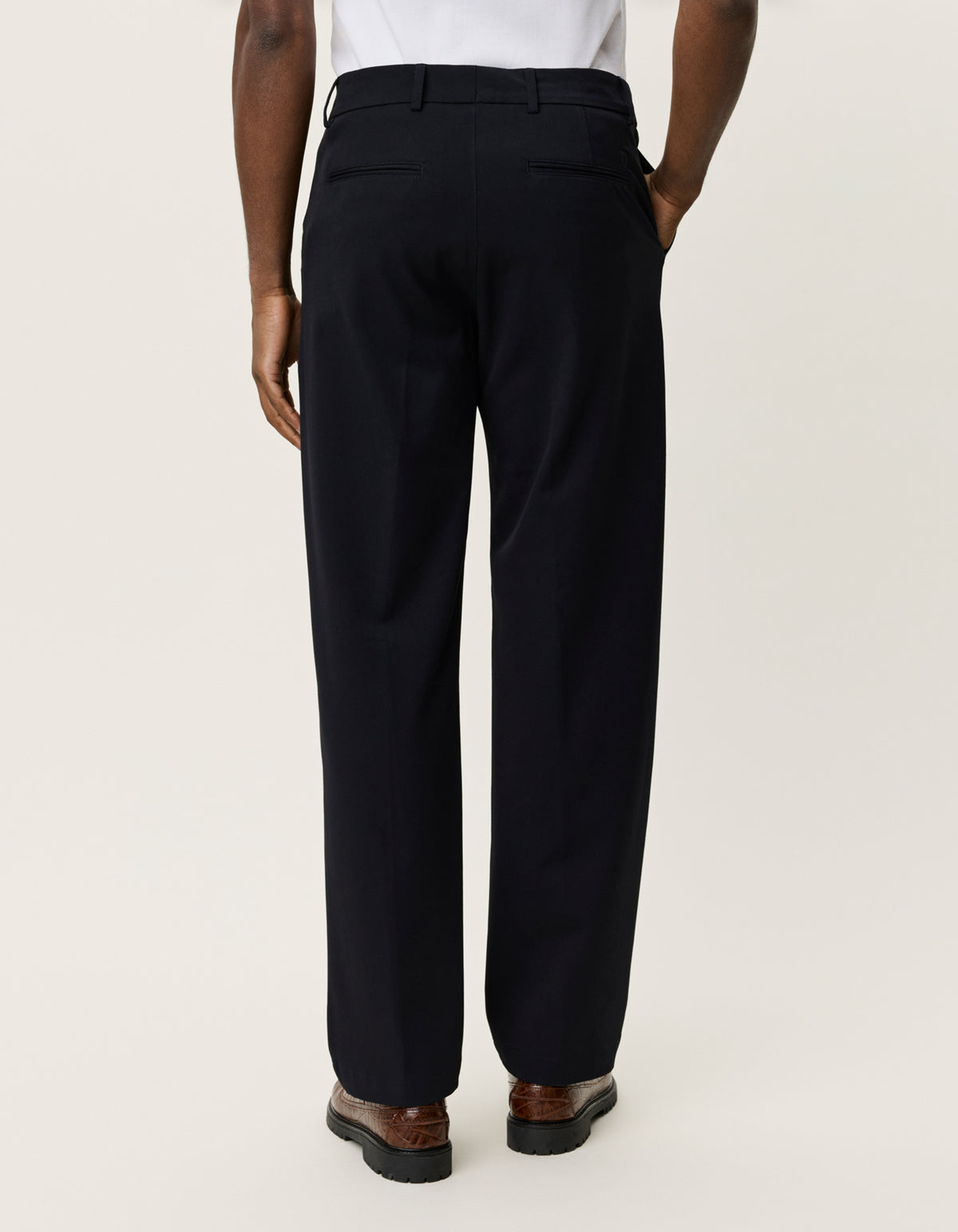 Black מכנסיים ארוכים לגברים Como Solid Slack LES DEUX