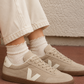 Dark Gray סניקרס זמש לנשים Panenka VEJA