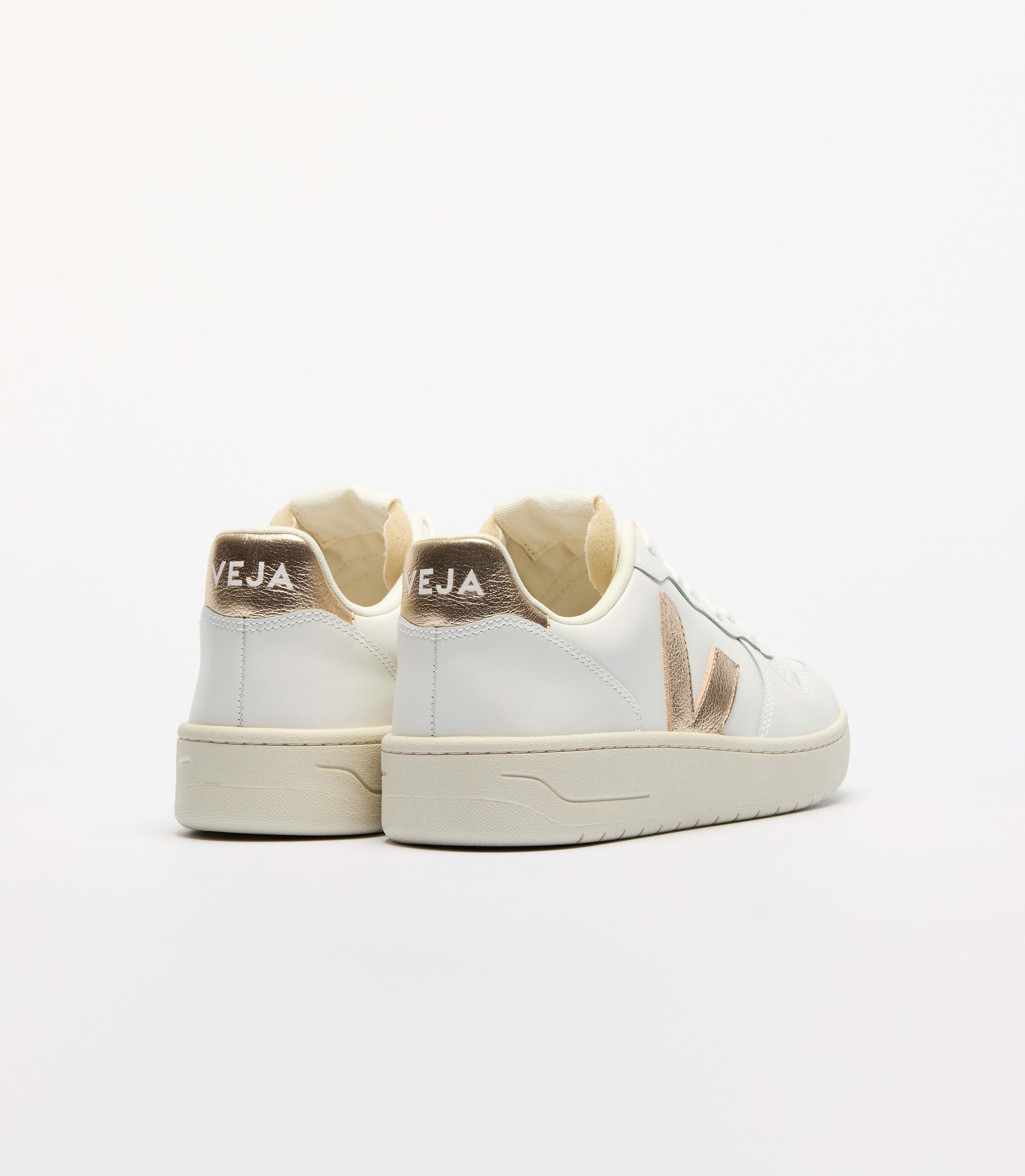 White Smoke סניקרס מעור לנשים Veja V-10 VEJA