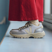 Dark Gray סניקרס לנשים Veja Venturi II VEJA