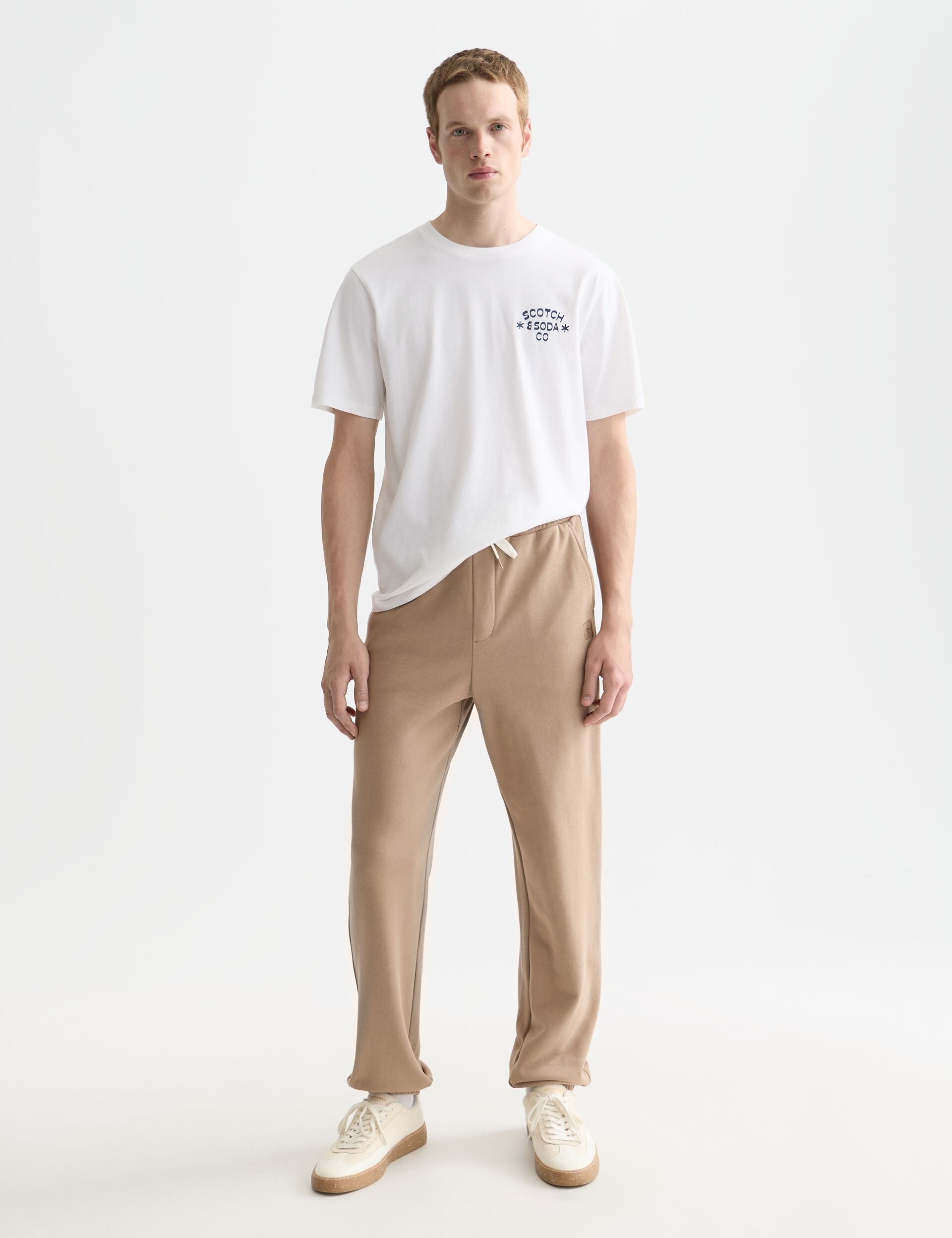 White Smoke טי שירט קצרה לגברים chest artwork SCOTCH & SODA