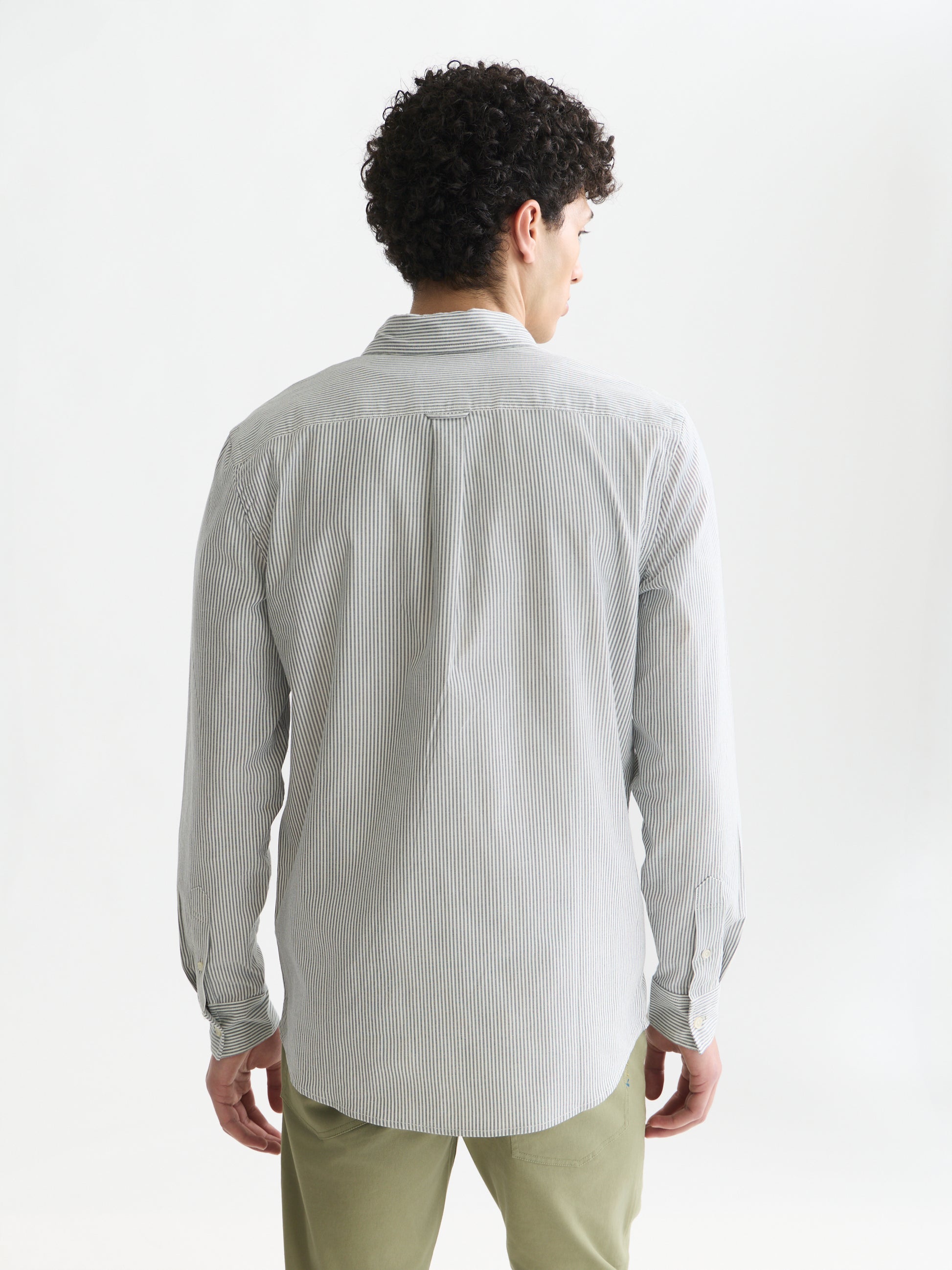White Smoke חולצה מכופתרת אוקספורד לגברים Seasonal Core Striped SCOTCH & SODA