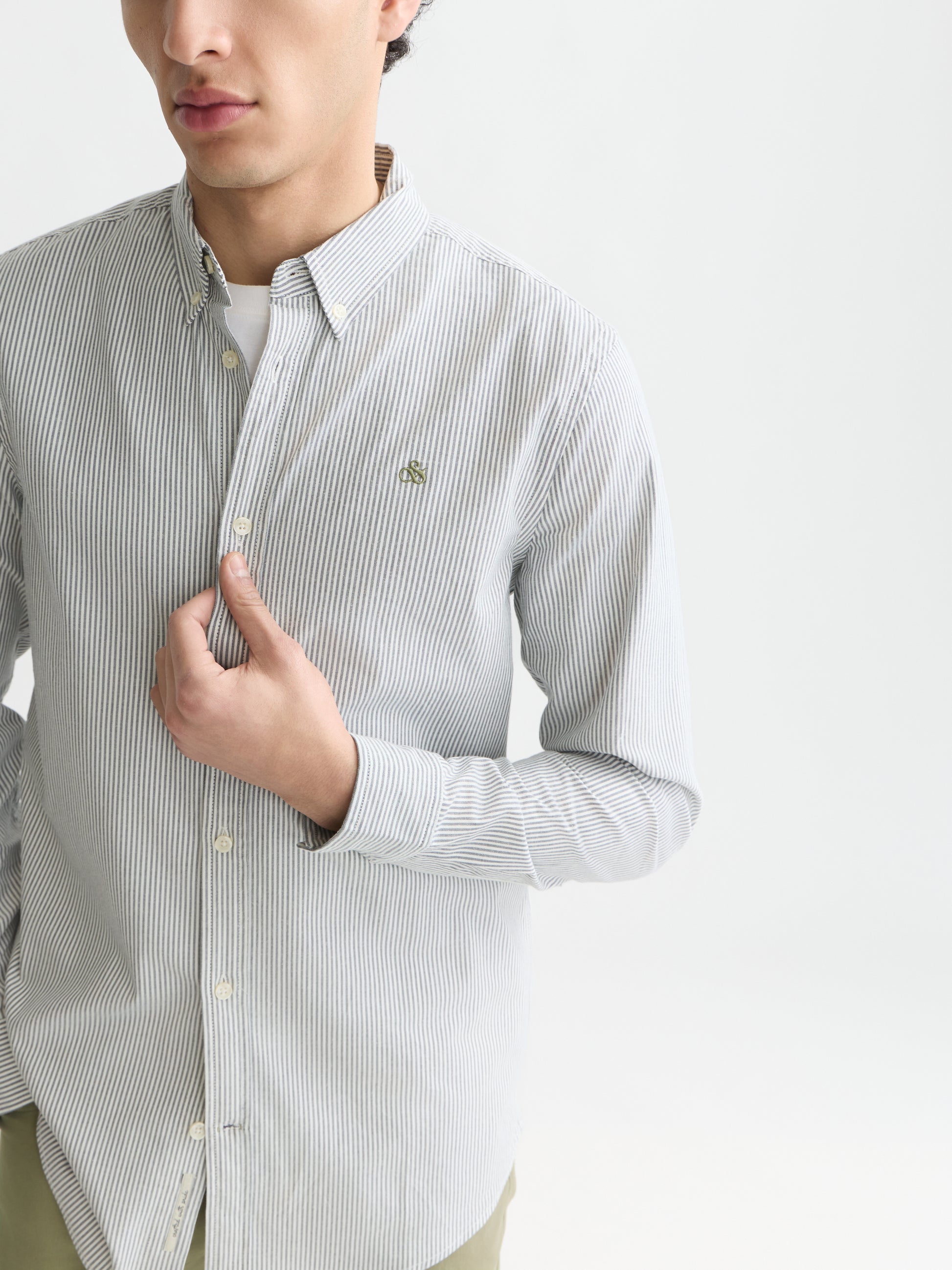 Gray חולצה מכופתרת אוקספורד לגברים Seasonal Core Striped SCOTCH & SODA