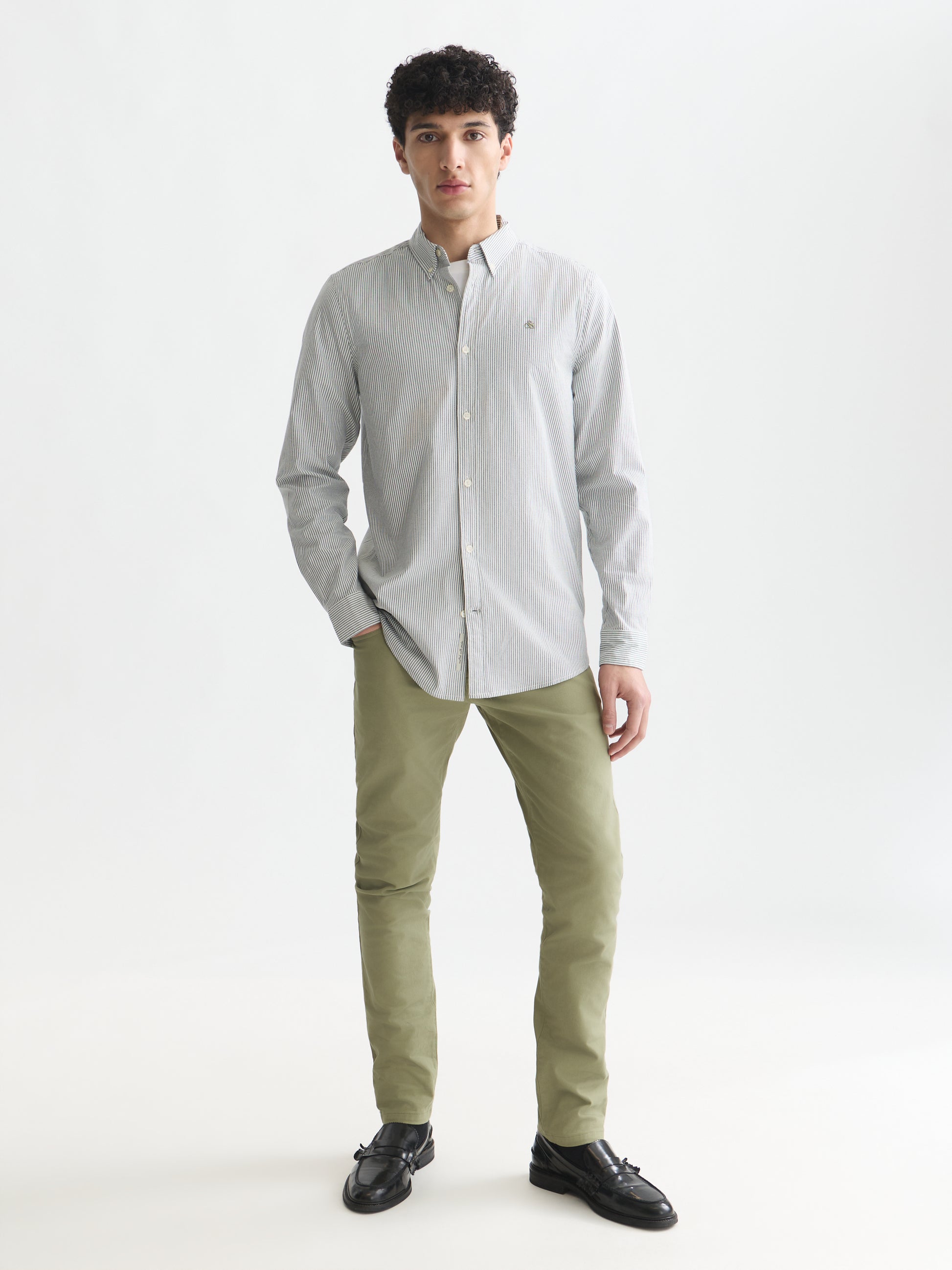 White Smoke חולצה מכופתרת אוקספורד לגברים Seasonal Core Striped SCOTCH & SODA