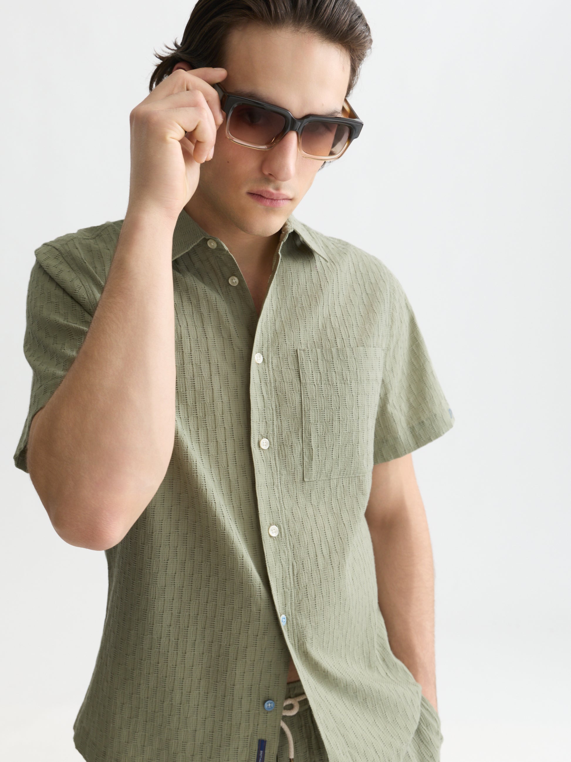 Lavender חולצה מכופתרת קצרה לגברים Jacquard Seersucker SCOTCH & SODA