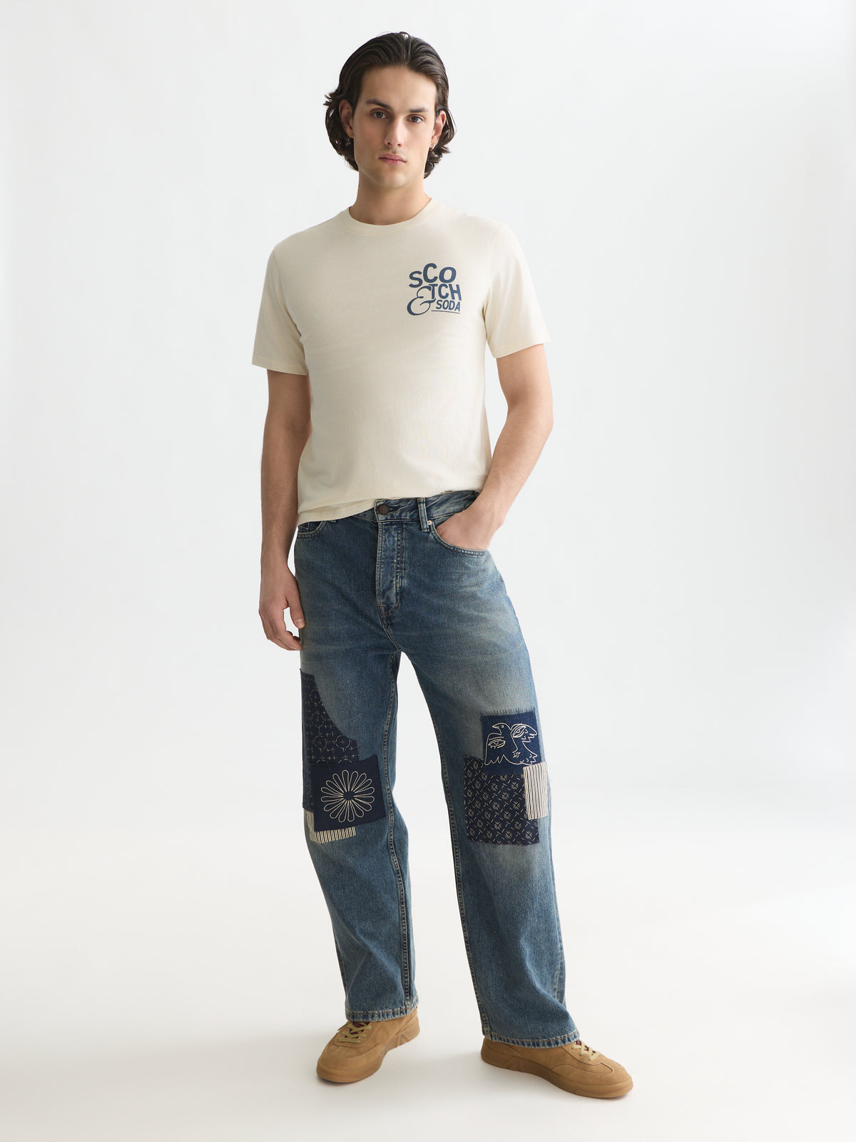 White Smoke טי שירט קצרה לגברים Left Chest Artwork SCOTCH & SODA