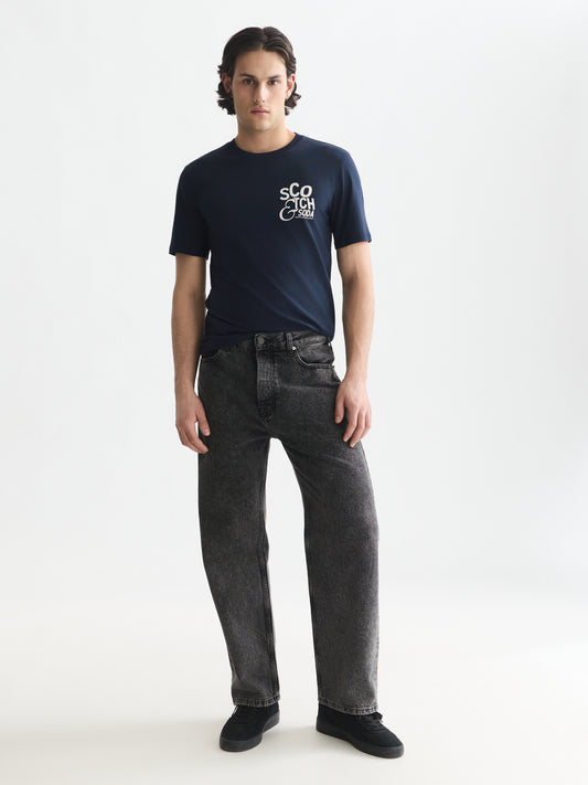 White Smoke טי שירט קצרה לגברים Left Chest Artwork SCOTCH & SODA