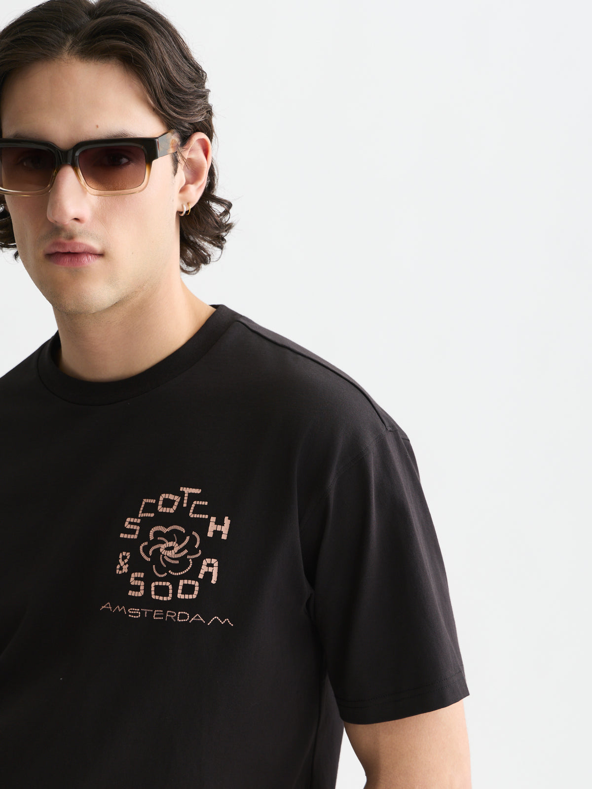 Black טי שירט קצרה לגברים Front And Back Artwork SCOTCH & SODA