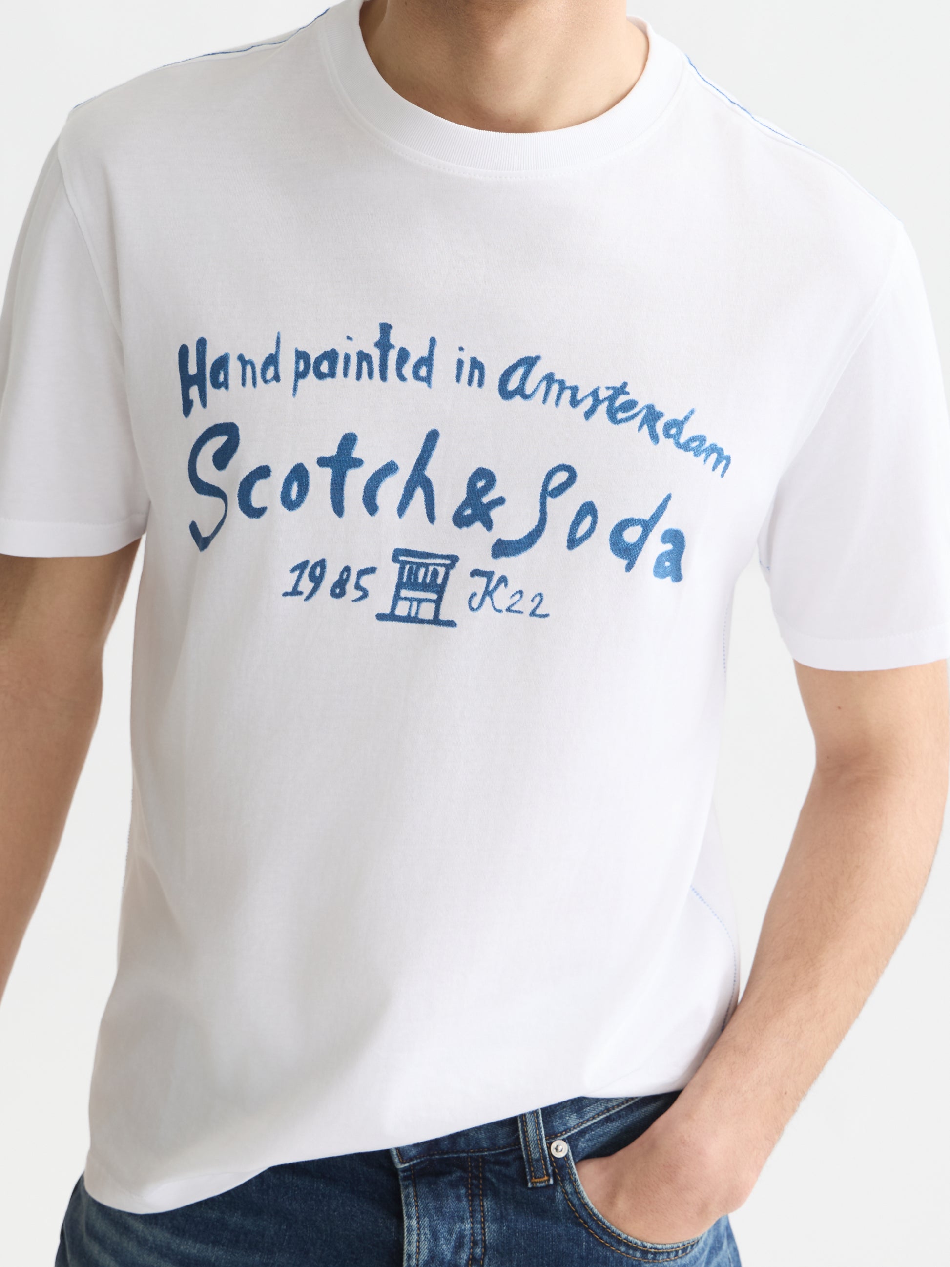 White Smoke טי שירט קצרה לגברים Front Artwork SCOTCH & SODA