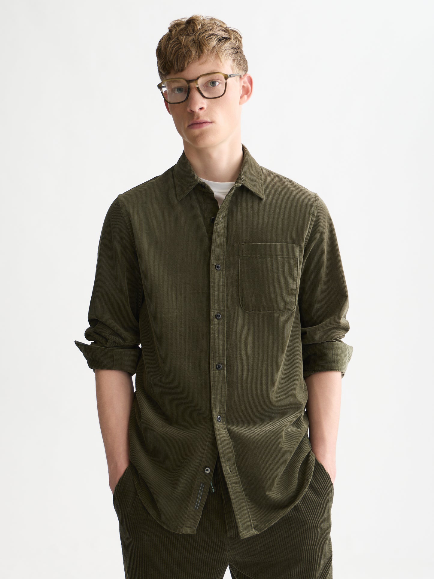 White Smoke חולצה מכופתרת קורדרוי לגברים Corduroy SCOTCH & SODA