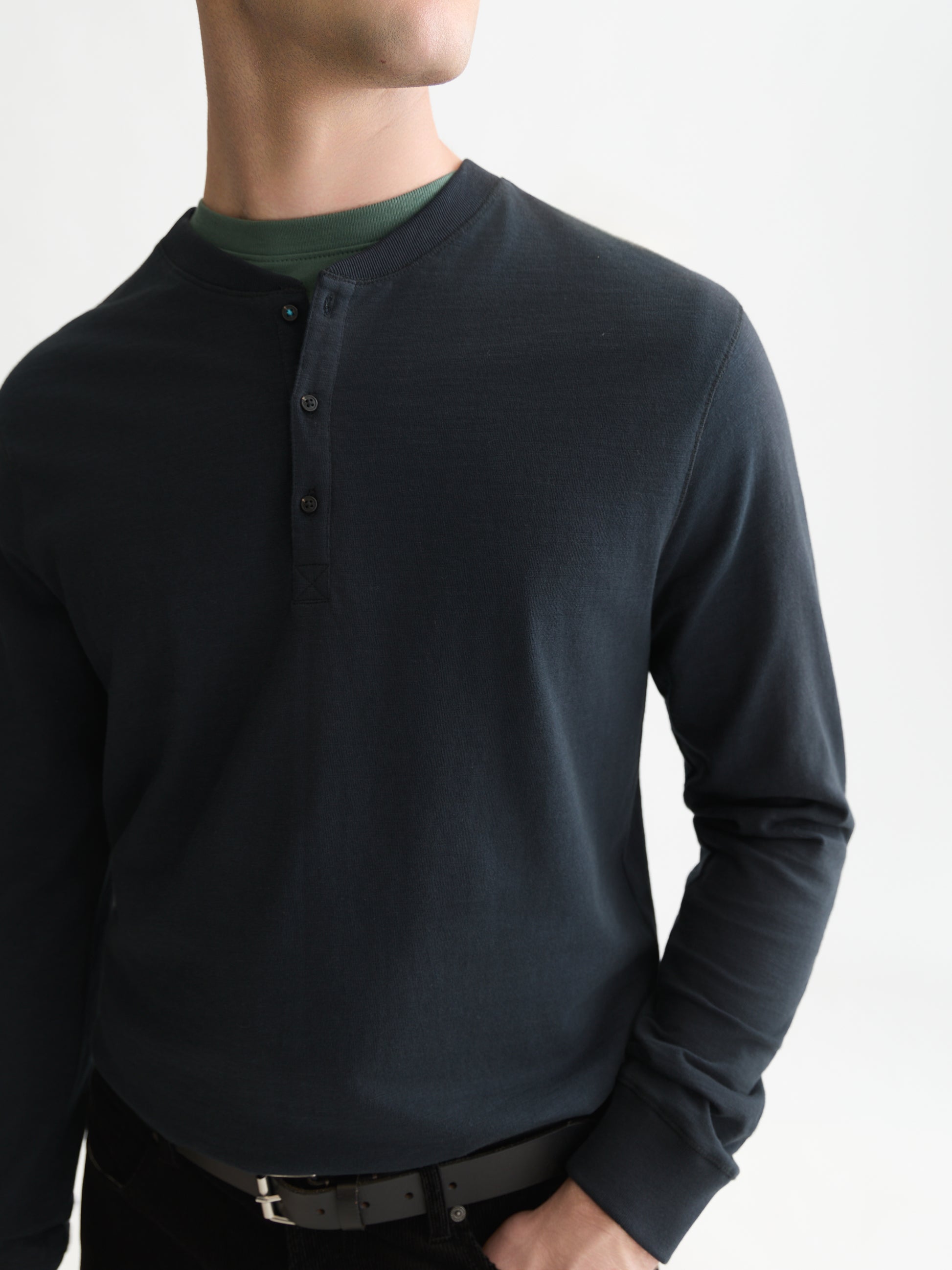 Black טי שירט ארוכה לגברים Henley Slub SCOTCH & SODA