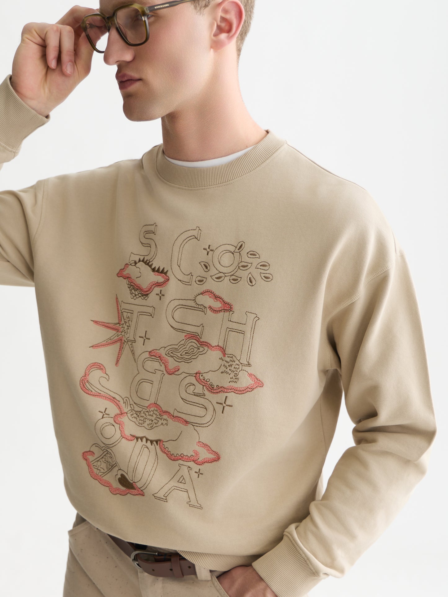 White Smoke סווטשירט לגברים Front Embroidered Artwork SCOTCH & SODA