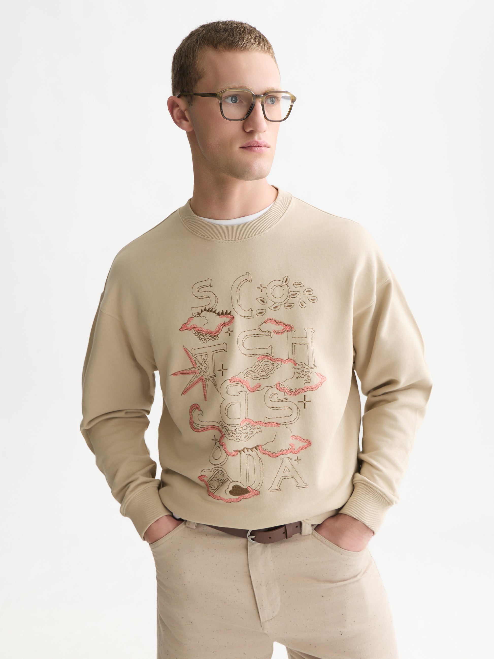 White Smoke סווטשירט לגברים Front Embroidered Artwork SCOTCH & SODA