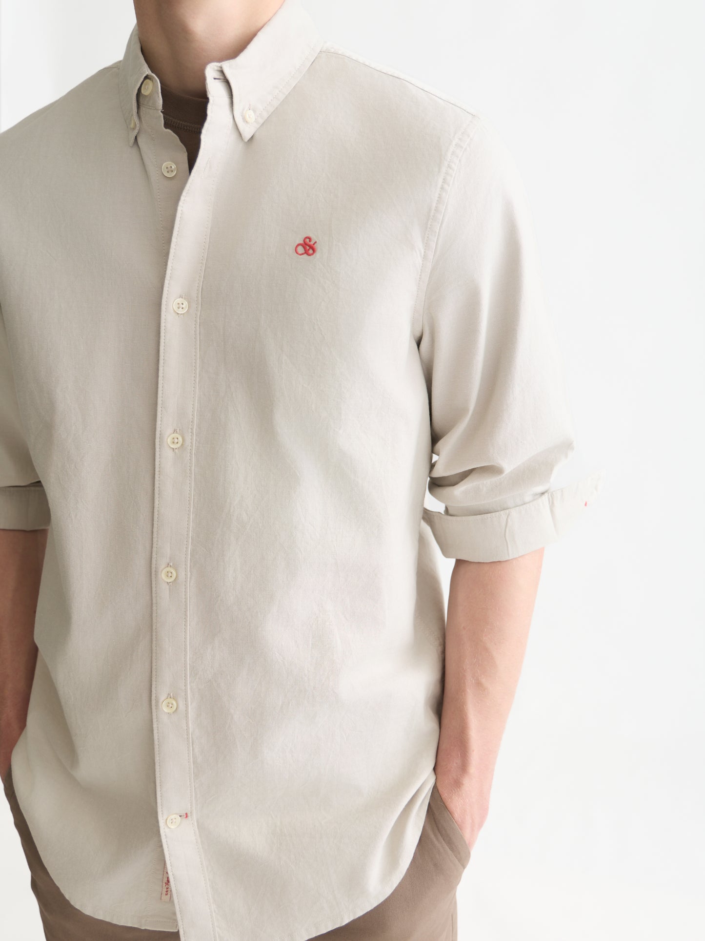 White Smoke חולצה מכופתרת אוקספורד לגברים Seasonal Core Solid SCOTCH & SODA