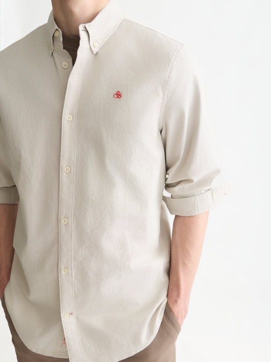 White Smoke חולצה מכופתרת אוקספורד לגברים Seasonal Core Solid SCOTCH & SODA