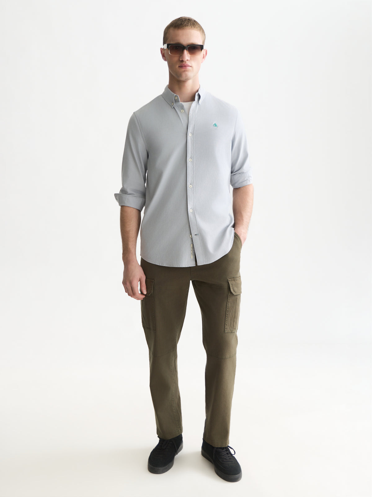 White Smoke חולצה מכופתרת אוקספורד לגברים Seasonal Core Solid SCOTCH & SODA