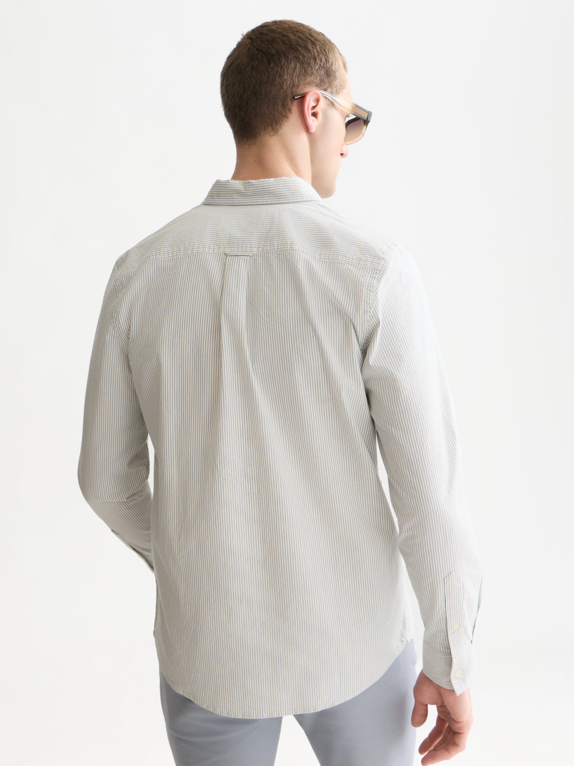 White Smoke חולצה מכופתרת אוקספורד לגברים Seasonal Core Striped SCOTCH & SODA