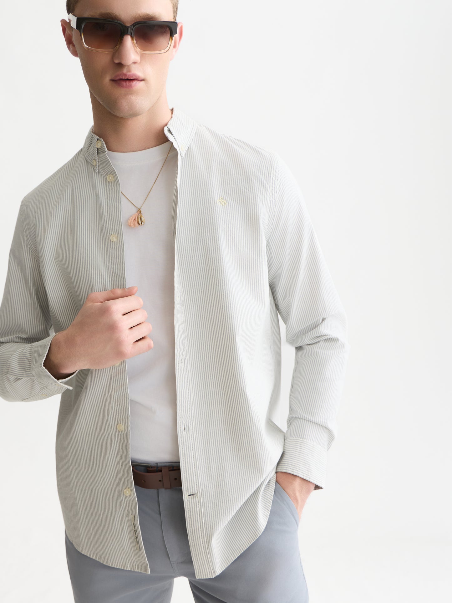 White Smoke חולצה מכופתרת אוקספורד לגברים Seasonal Core Striped SCOTCH & SODA