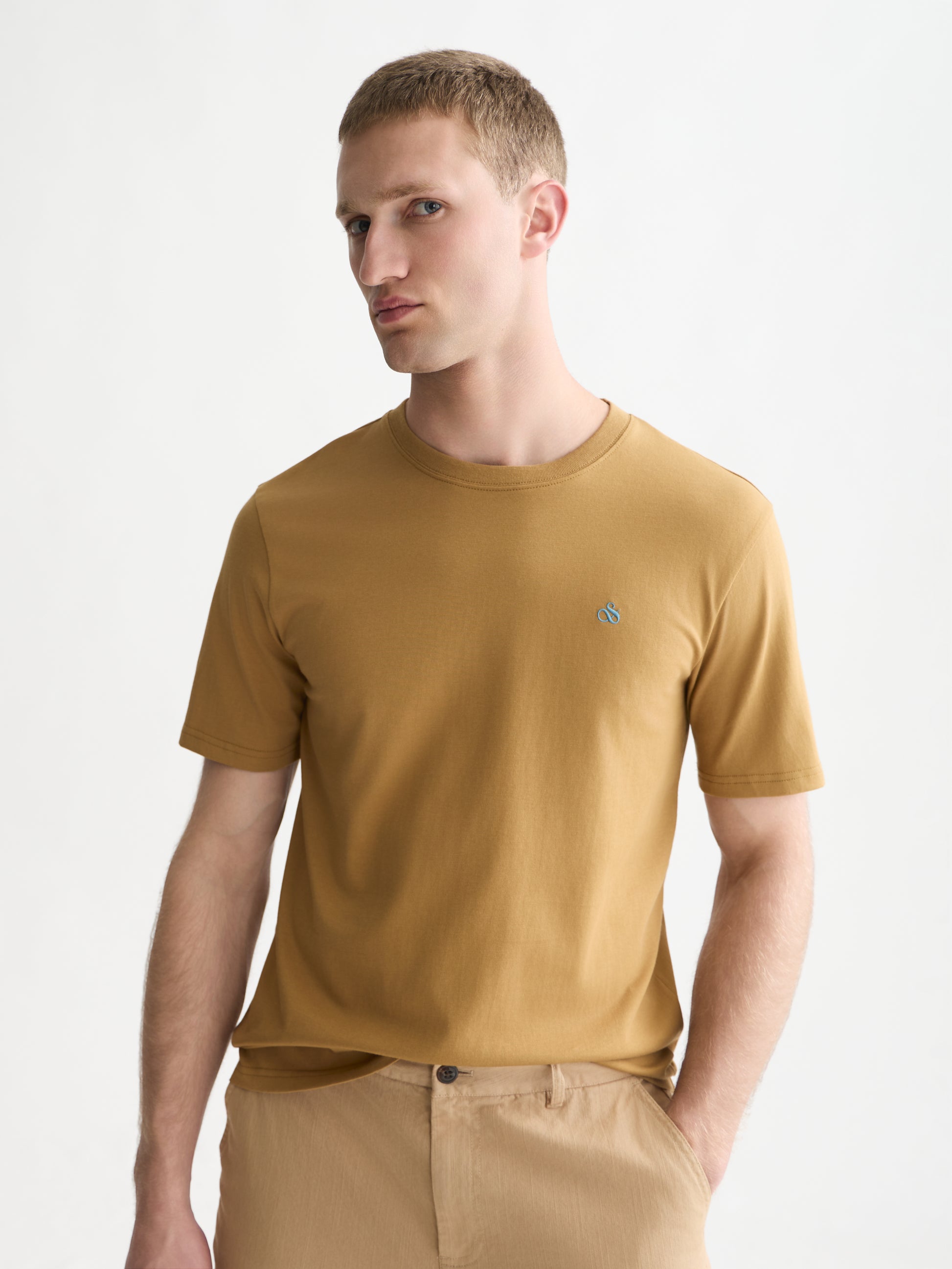 White Smoke טי שירט קצרה לגברים Seasonal Core Chest Logo SCOTCH & SODA