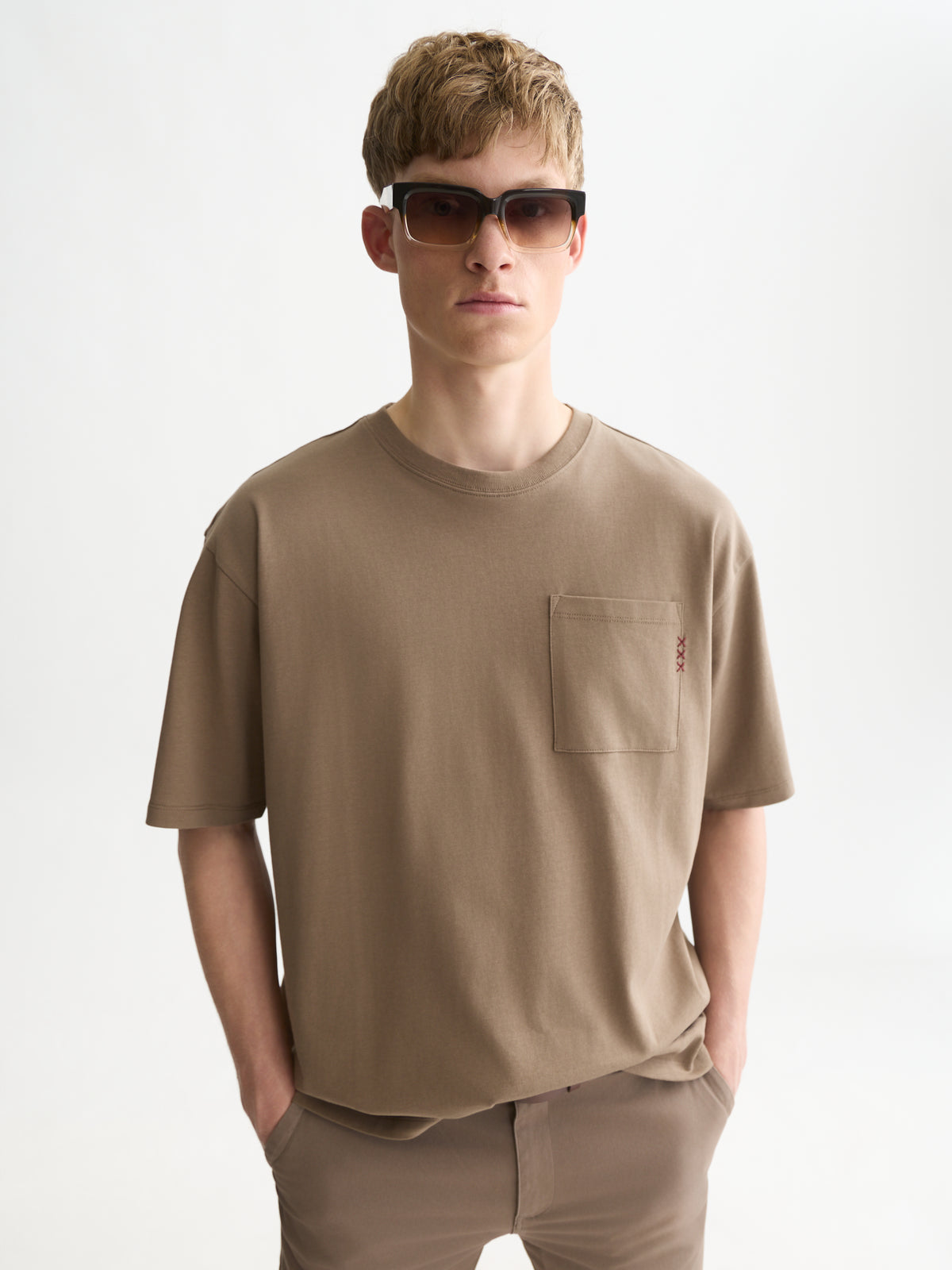 White Smoke טי שירט קצרה לגברים Seasonal Core 3 Crosses SCOTCH & SODA