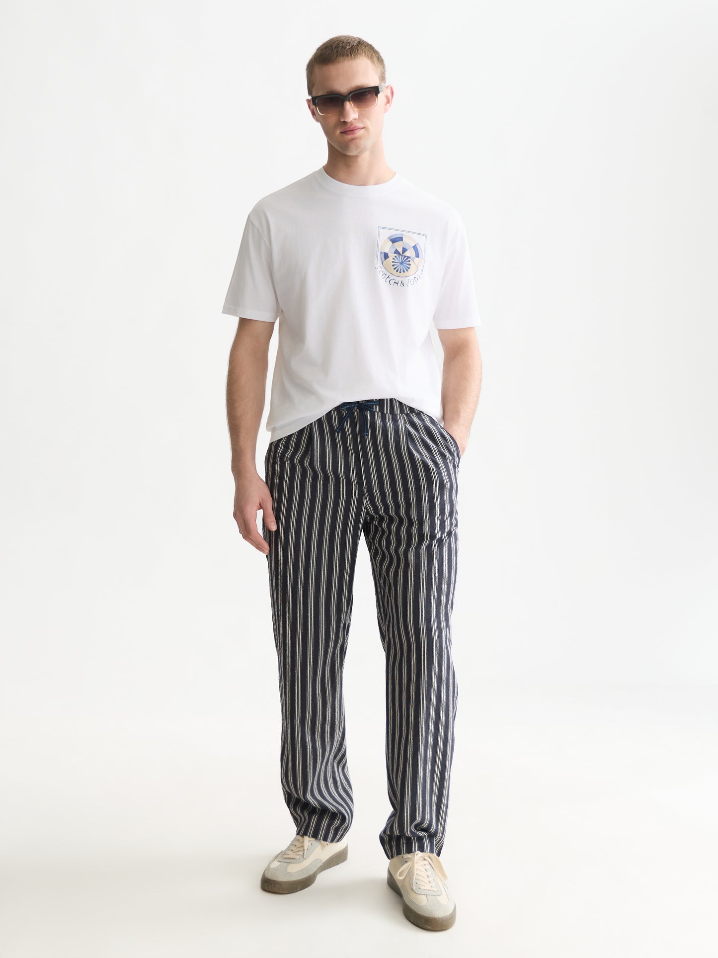 White Smoke טי שירט קצרה לגברים Front And Back Artwork SCOTCH & SODA