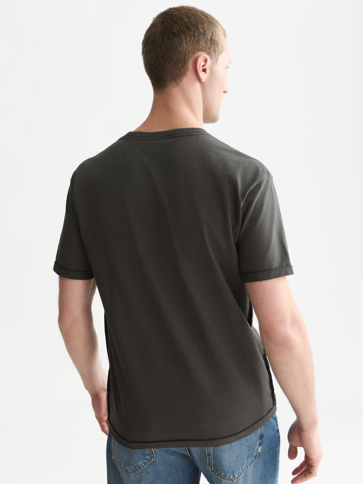 White Smoke טי שירט קצרה לגברים Garment-Dye SCOTCH & SODA
