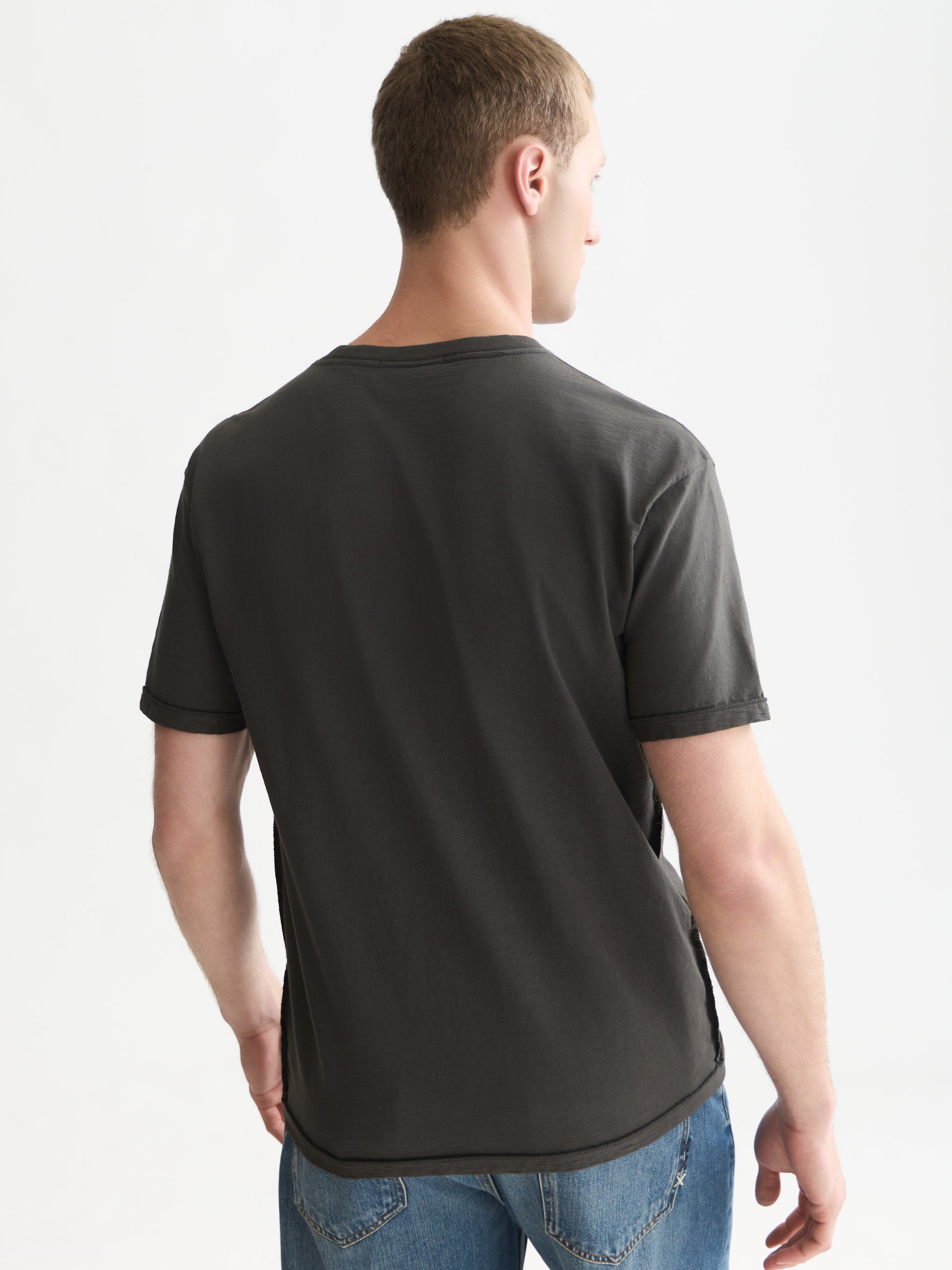 White Smoke טי שירט קצרה לגברים Garment-Dye SCOTCH & SODA