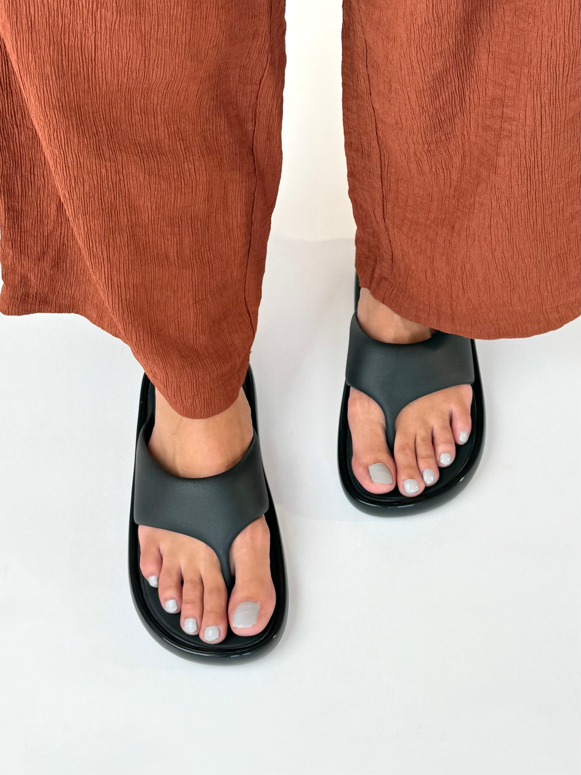 Antique White כפכפי אצבע לנשים Float MELISSA