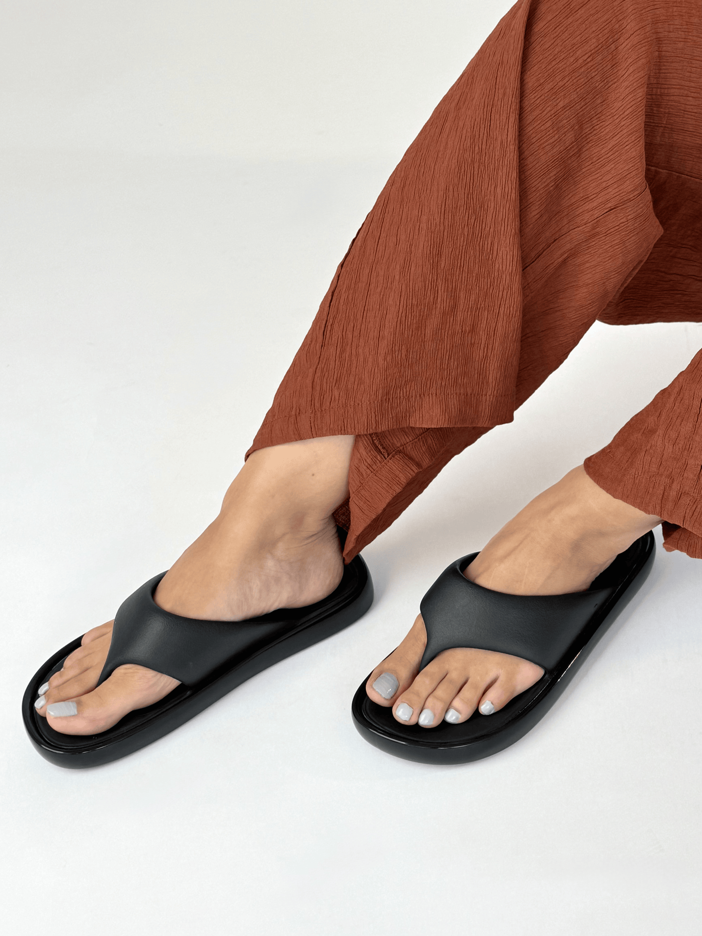 Antique White כפכפי אצבע לנשים Float MELISSA