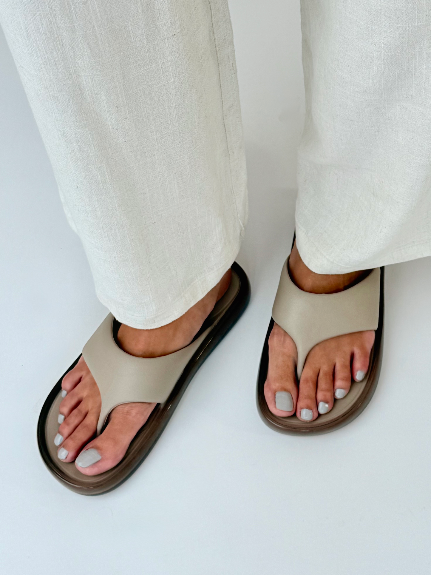 Light Gray כפכפי אצבע לנשים Float MELISSA