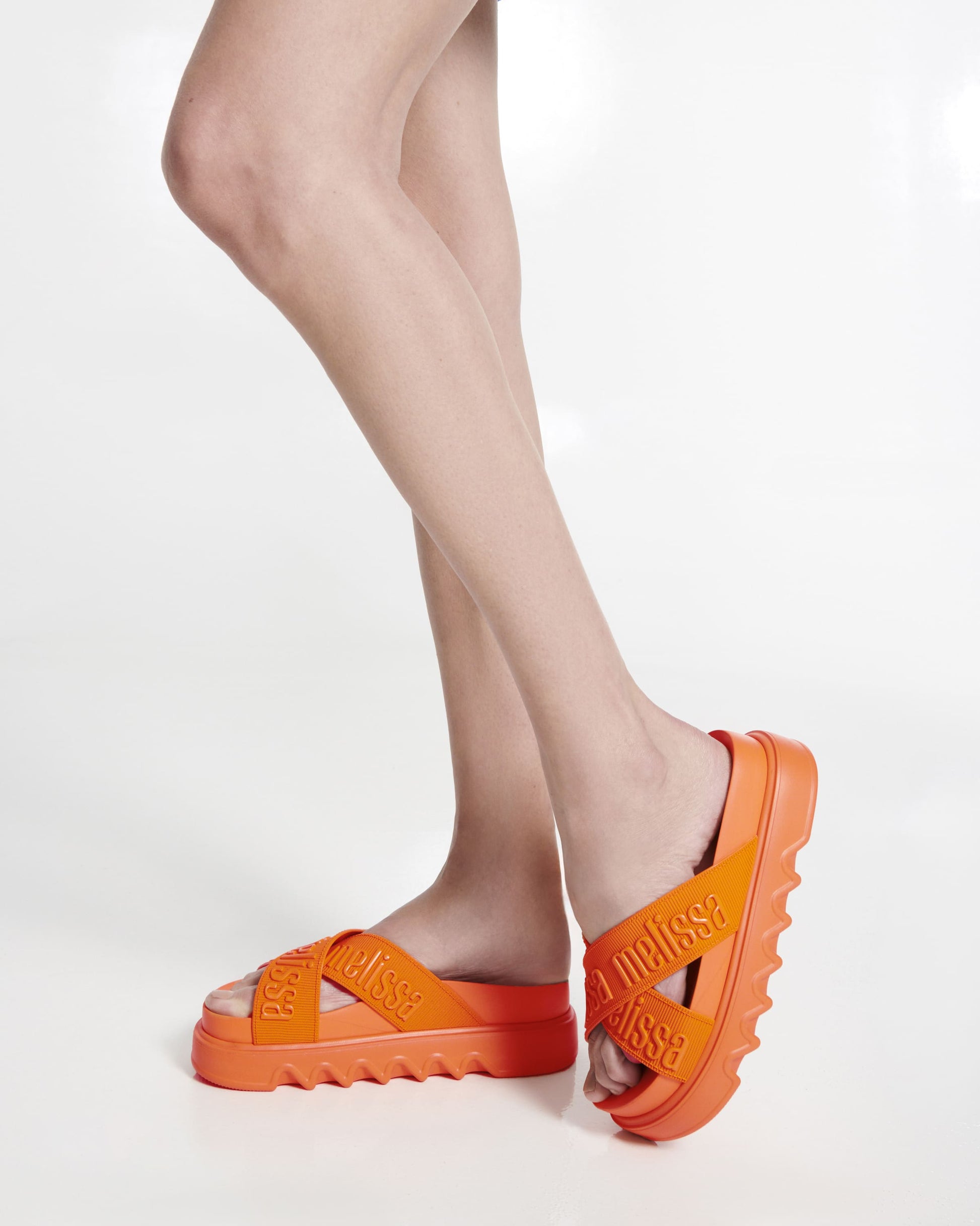 White Smoke סנדלי פלטפורמה Cross M-Lover Platform MELISSA