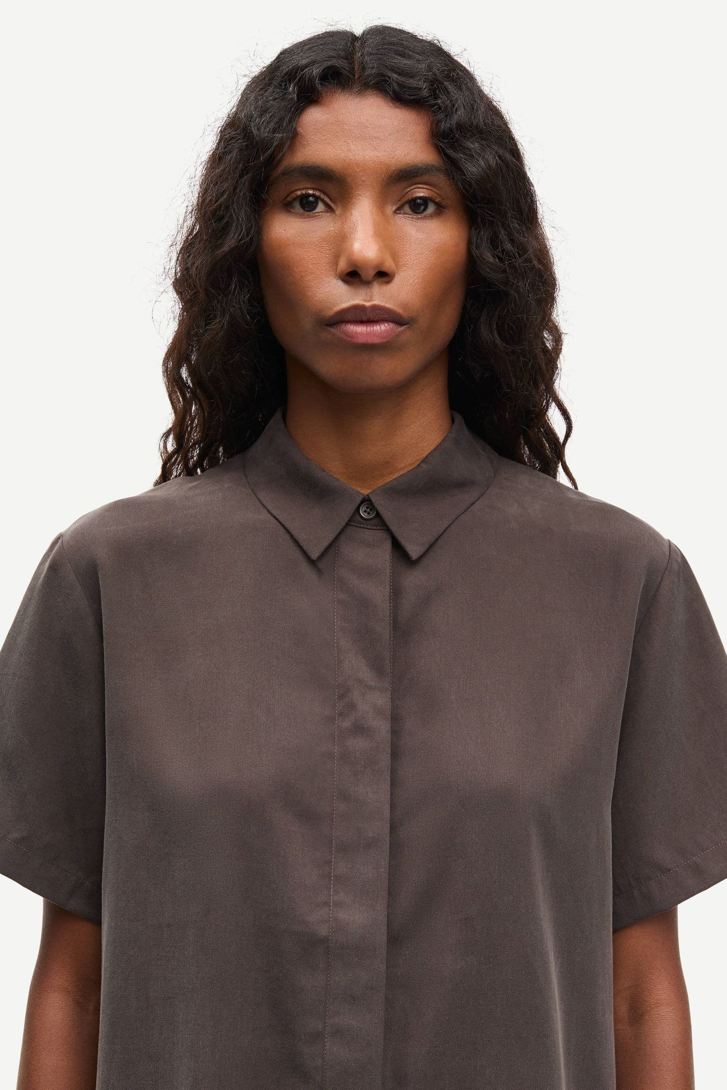 White Smoke חולצה מכופתרת קצרה לנשים Mina SS Shirt 14028 SAMSOE SAMSOE