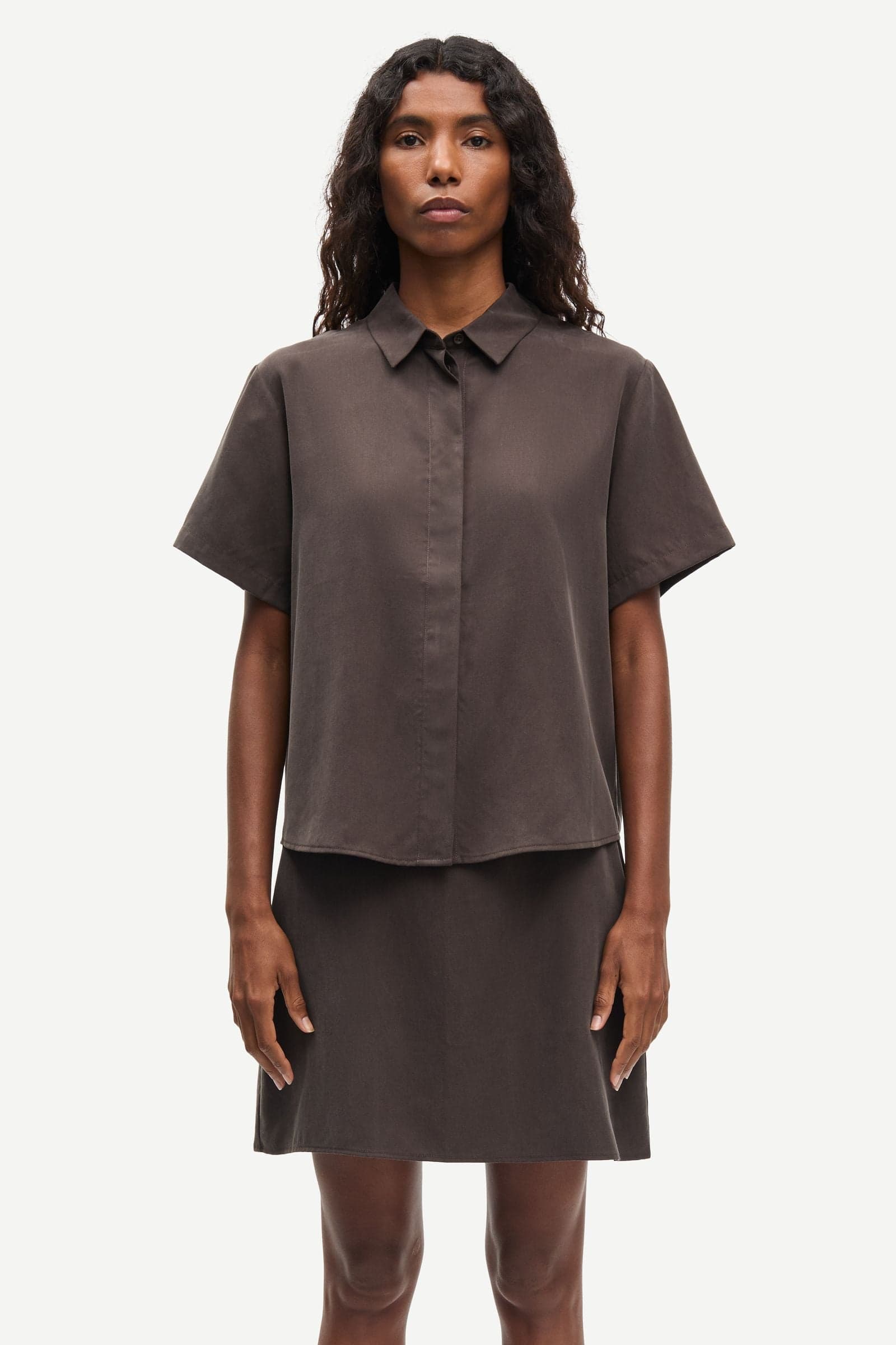 White Smoke חולצה מכופתרת קצרה לנשים Mina SS Shirt 14028 SAMSOE SAMSOE