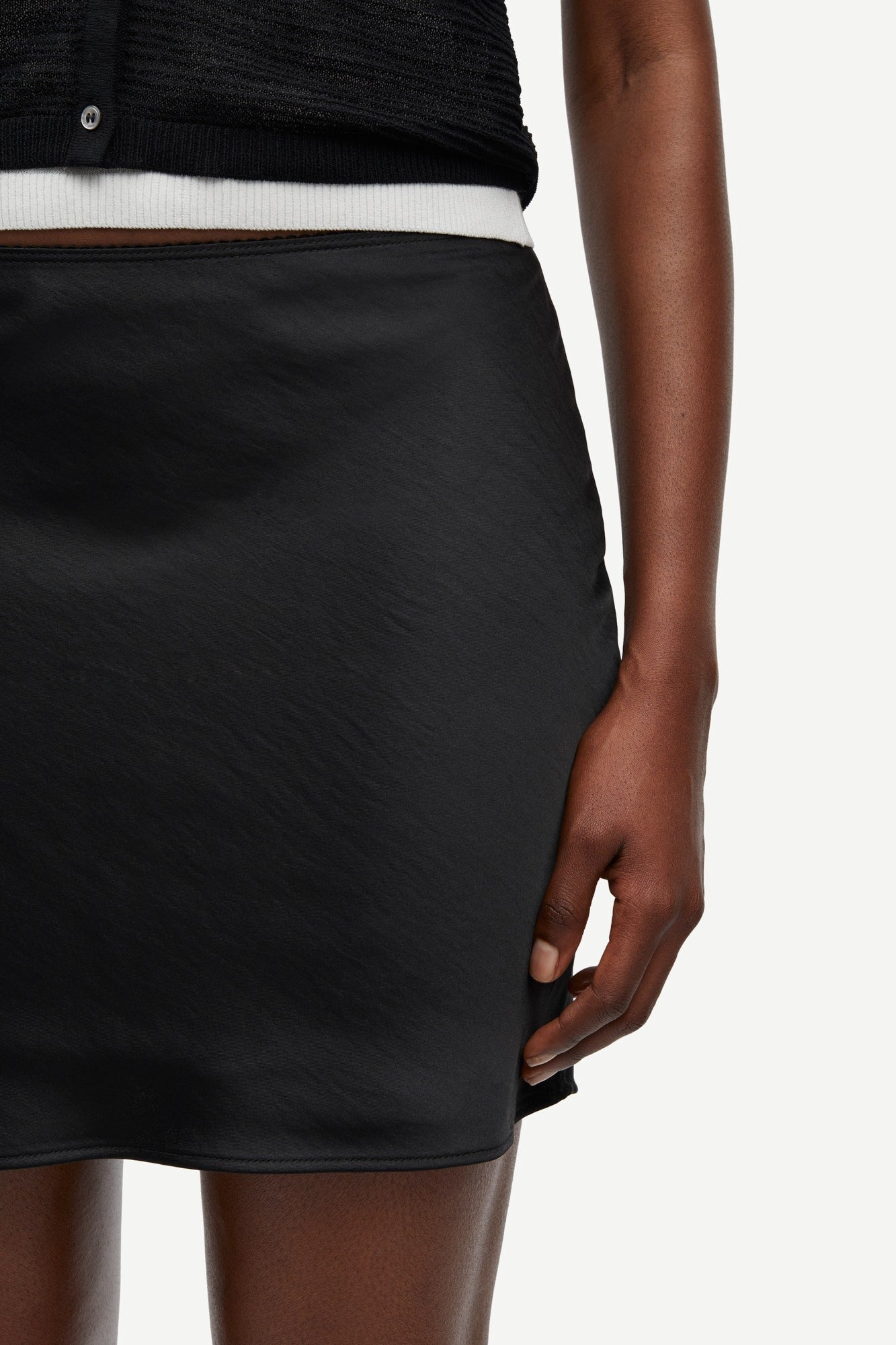 White Smoke חצאית סאטן מיני לנשים Saagneta SAMSOE SAMSOE