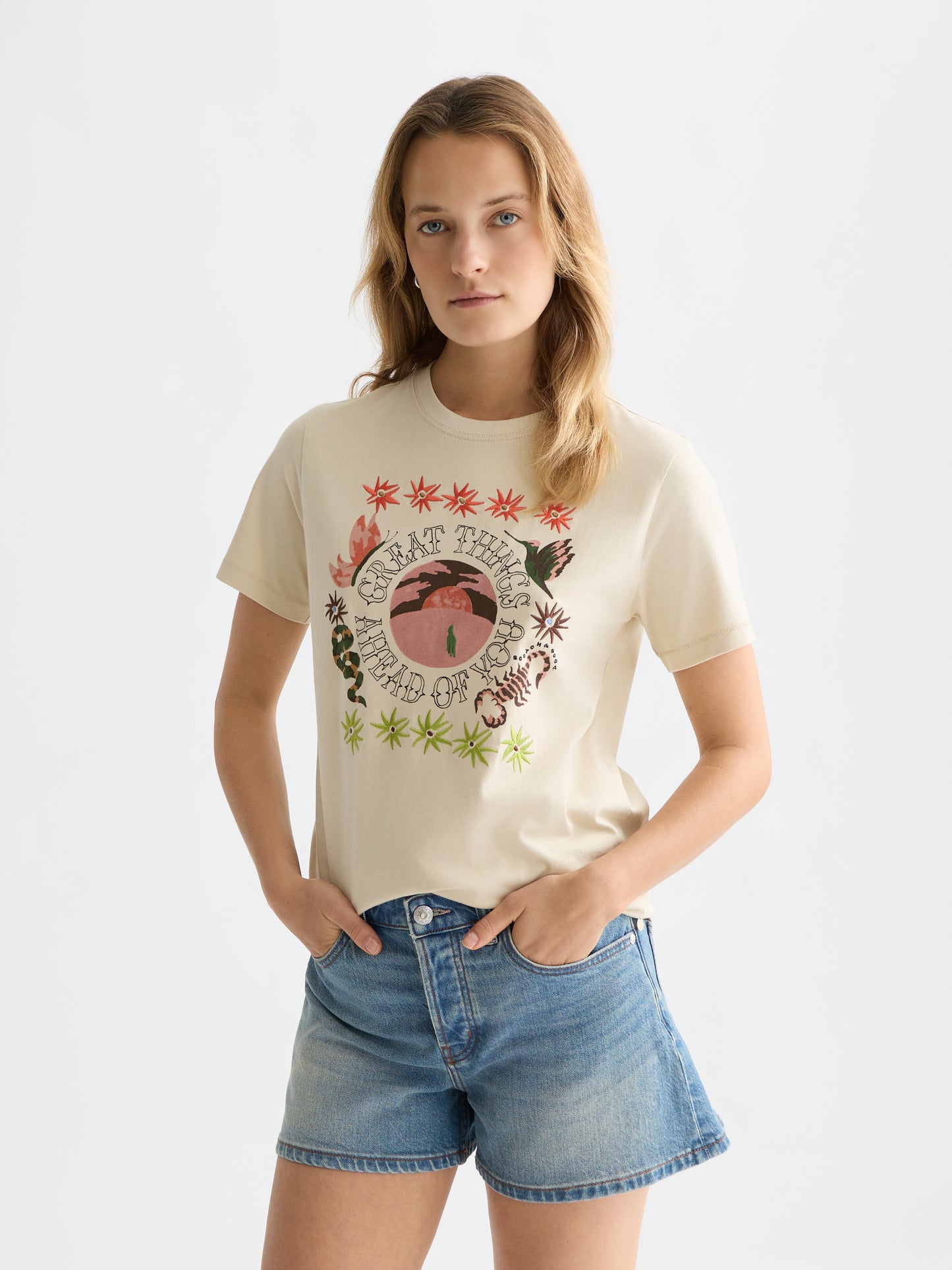 Lavender EMBROIDERED ARTWORK REGULAR-FIT T-SHIRT טי שירט קצרה SCOTCH & SODA