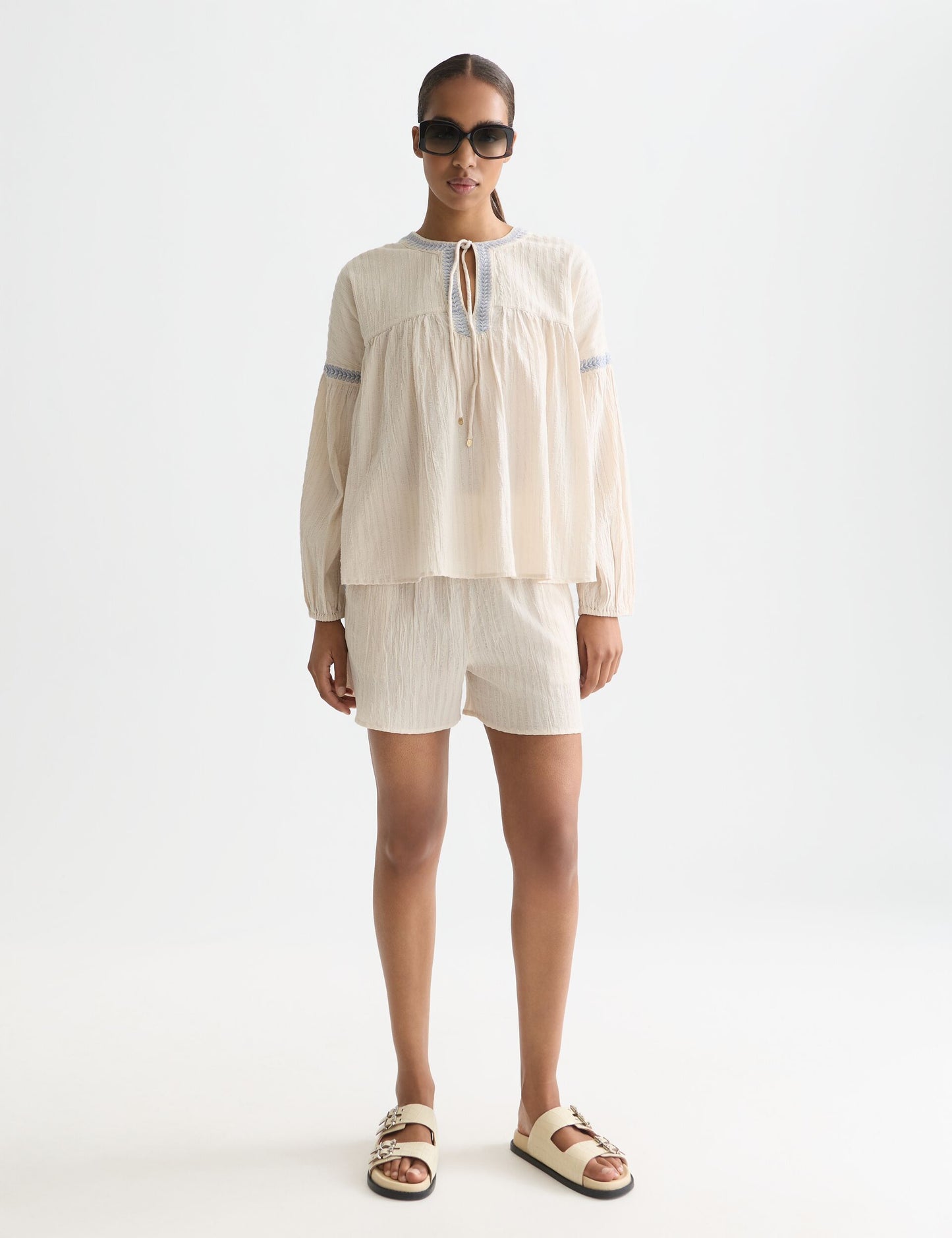 White Smoke מכנסיים קצרים לנשים Embroidered SCOTCH & SODA