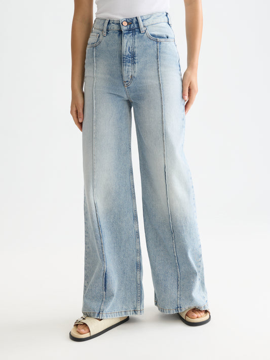 White Smoke ג׳ינס  בגזרה רחבה לנשים The Wave - Wide Fit SCOTCH & SODA