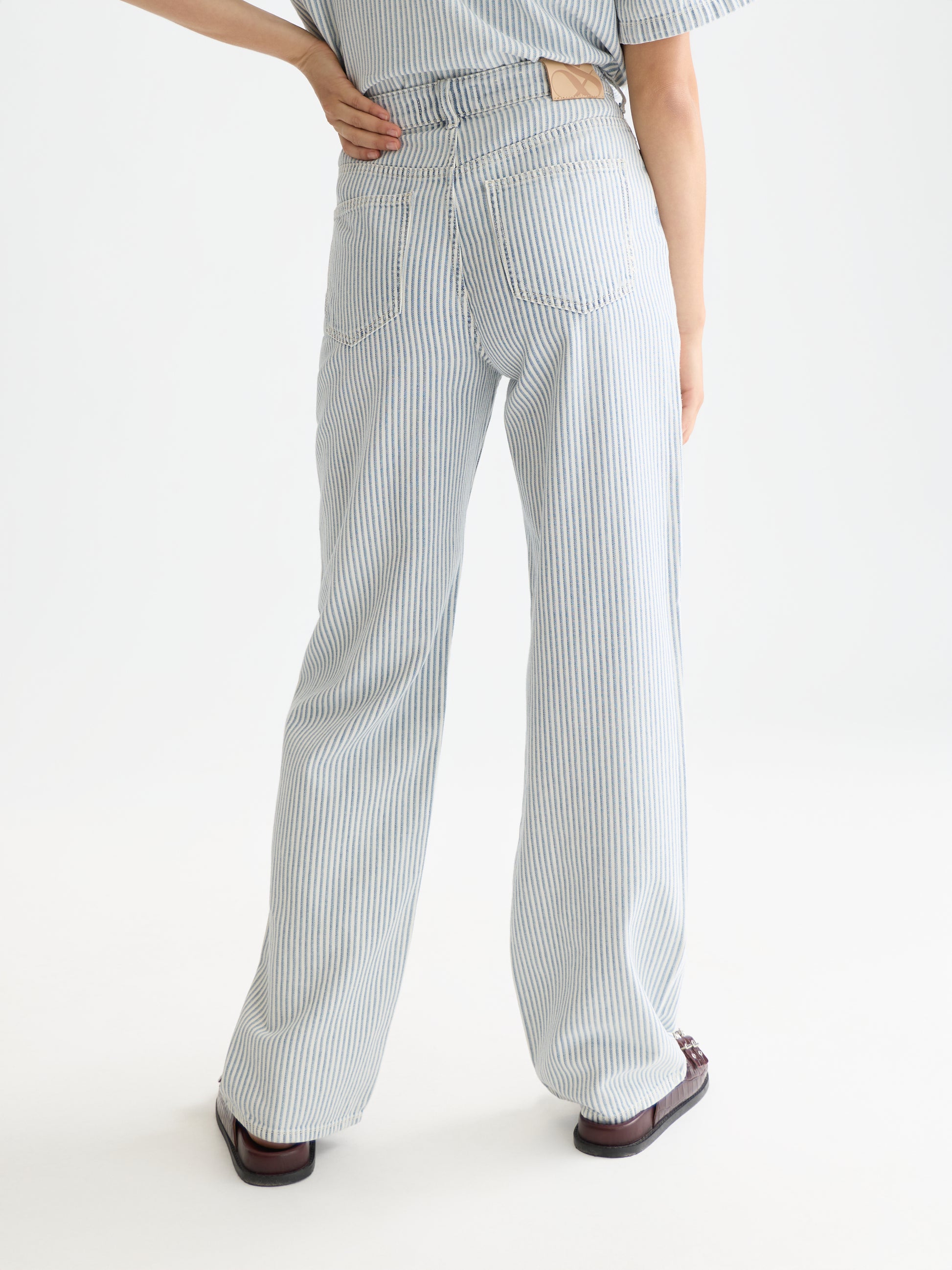 White Smoke ג'ינס ארוך לנשים The Ripple - Straight Fit SCOTCH & SODA