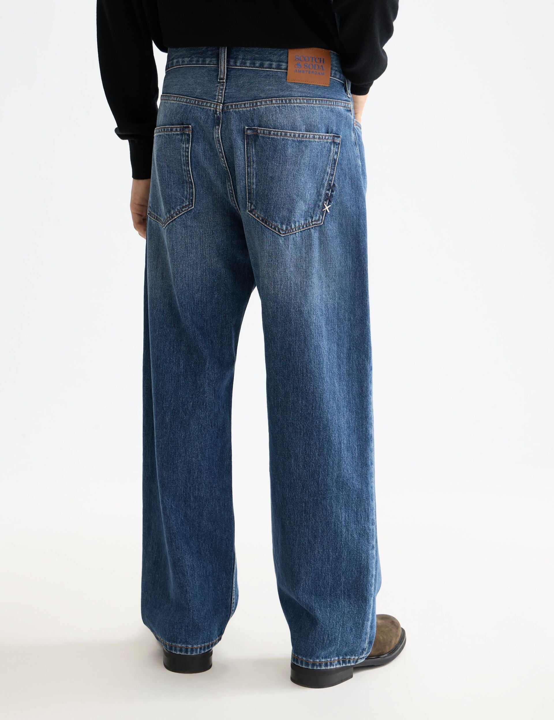 White Smoke ג'ינס ארוך לגברים The Pitch – Wide Leg SCOTCH & SODA