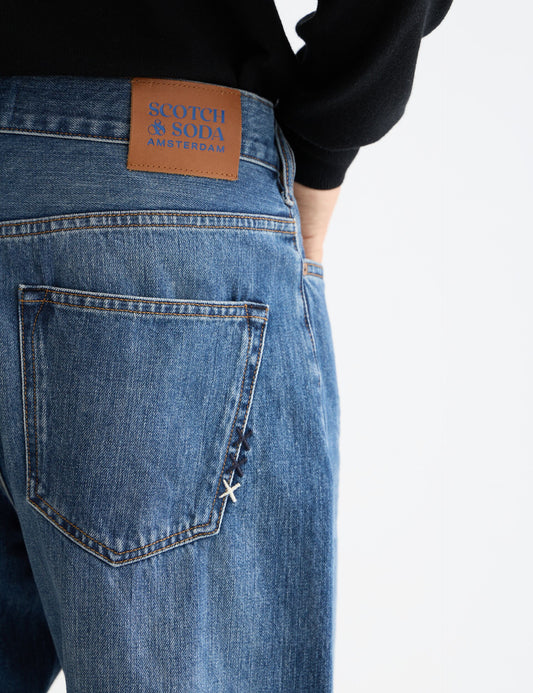 White Smoke ג'ינס ארוך לגברים The Pitch – Wide Leg SCOTCH & SODA