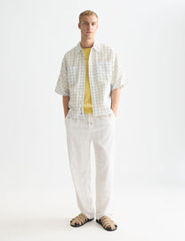 White Smoke מכנסי ג׳וגר פשתן בגזרה ישרה לגברים OLIVER SCOTCH & SODA