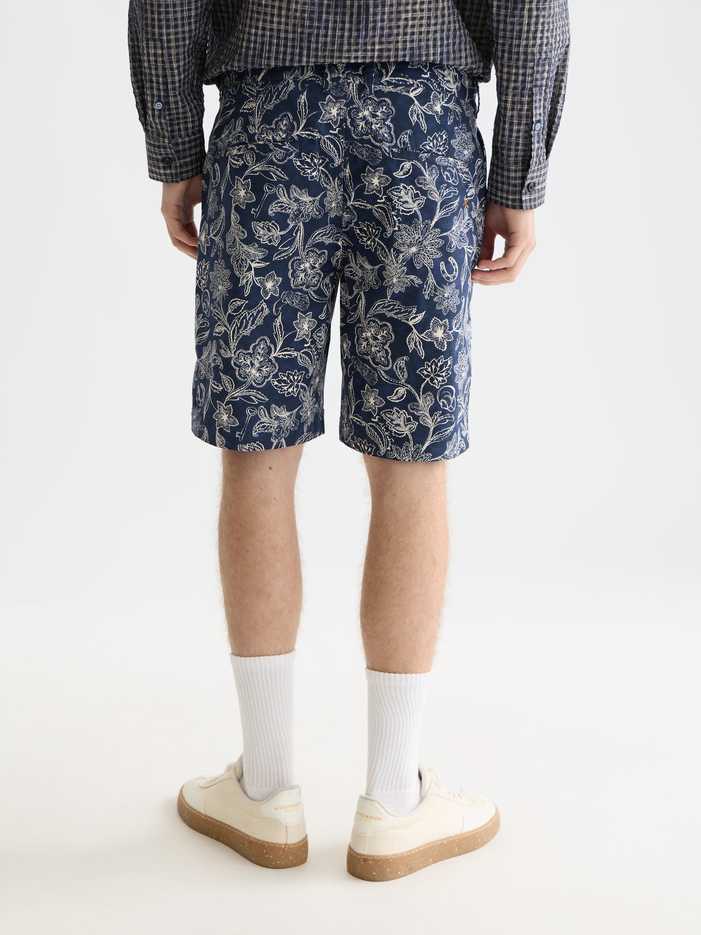 White Smoke מכנסיים קצרים צ’ינו לגברים Stuart Printed SCOTCH & SODA