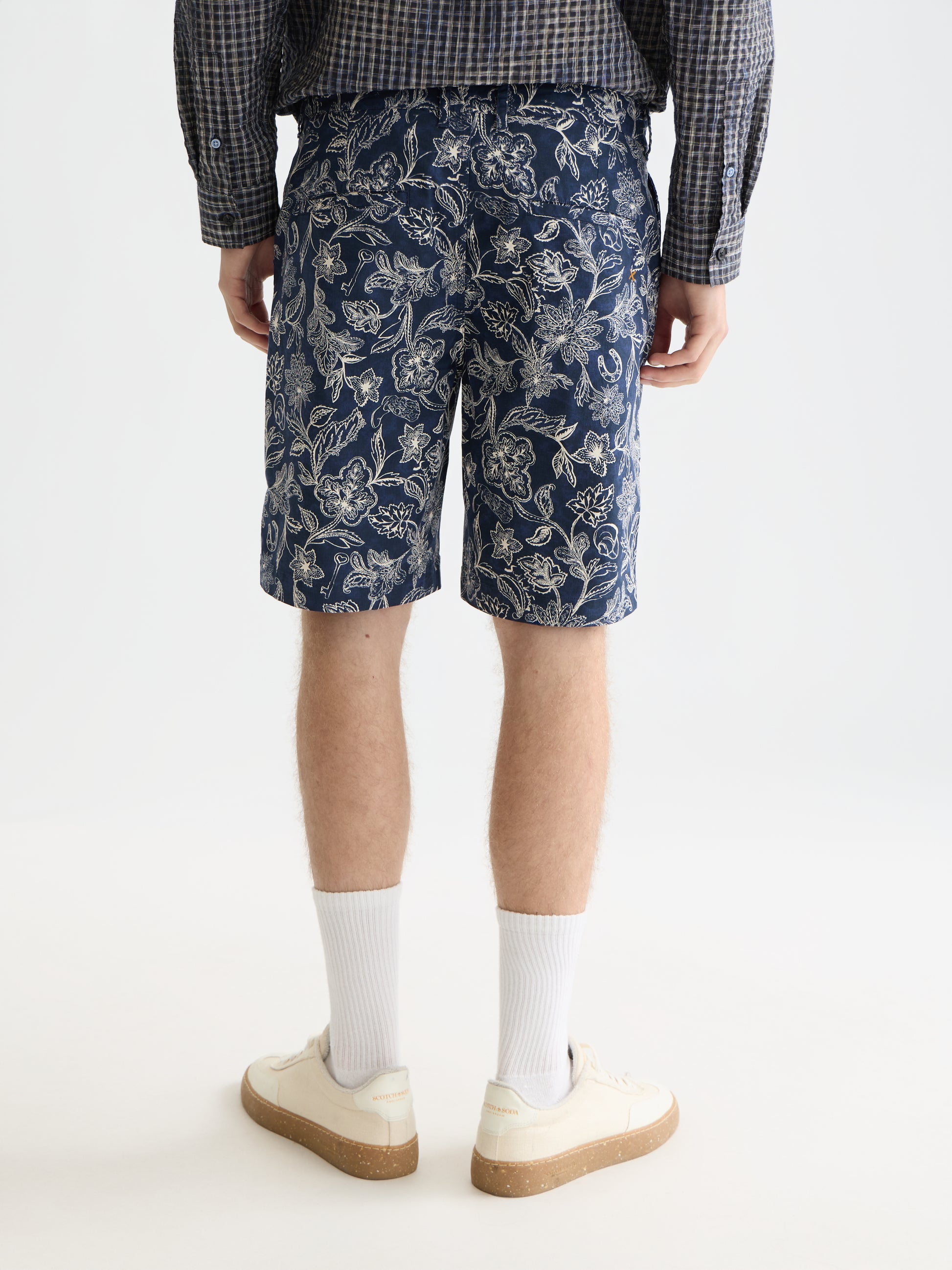 White Smoke מכנסיים קצרים צ’ינו לגברים Stuart Printed SCOTCH & SODA