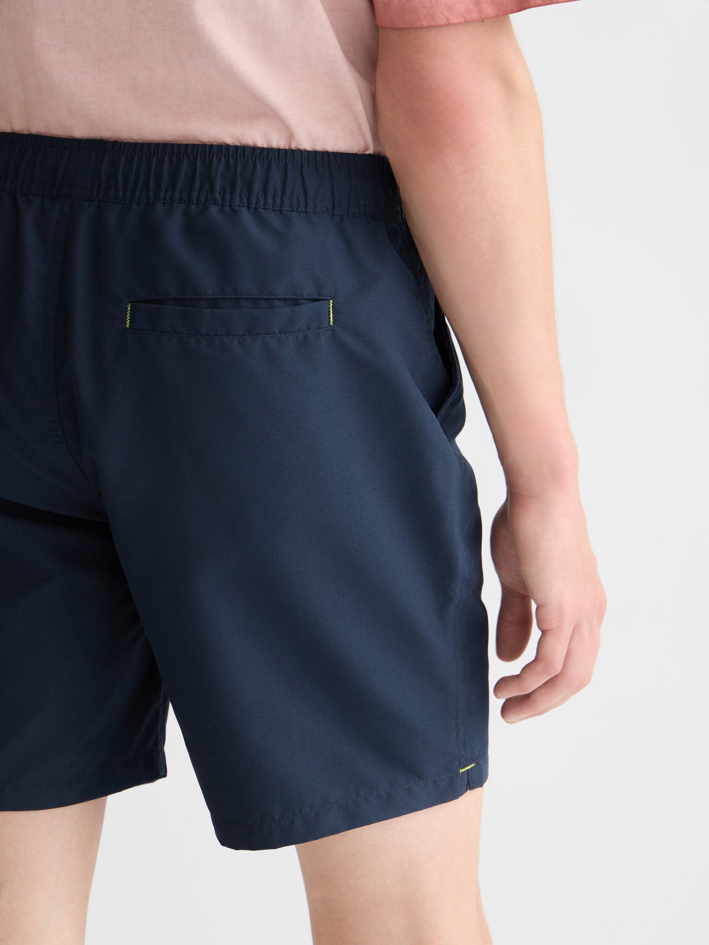 Lavender שורט בגד ים לגברים Solid Midlength Swim Shorts SCOTCH & SODA