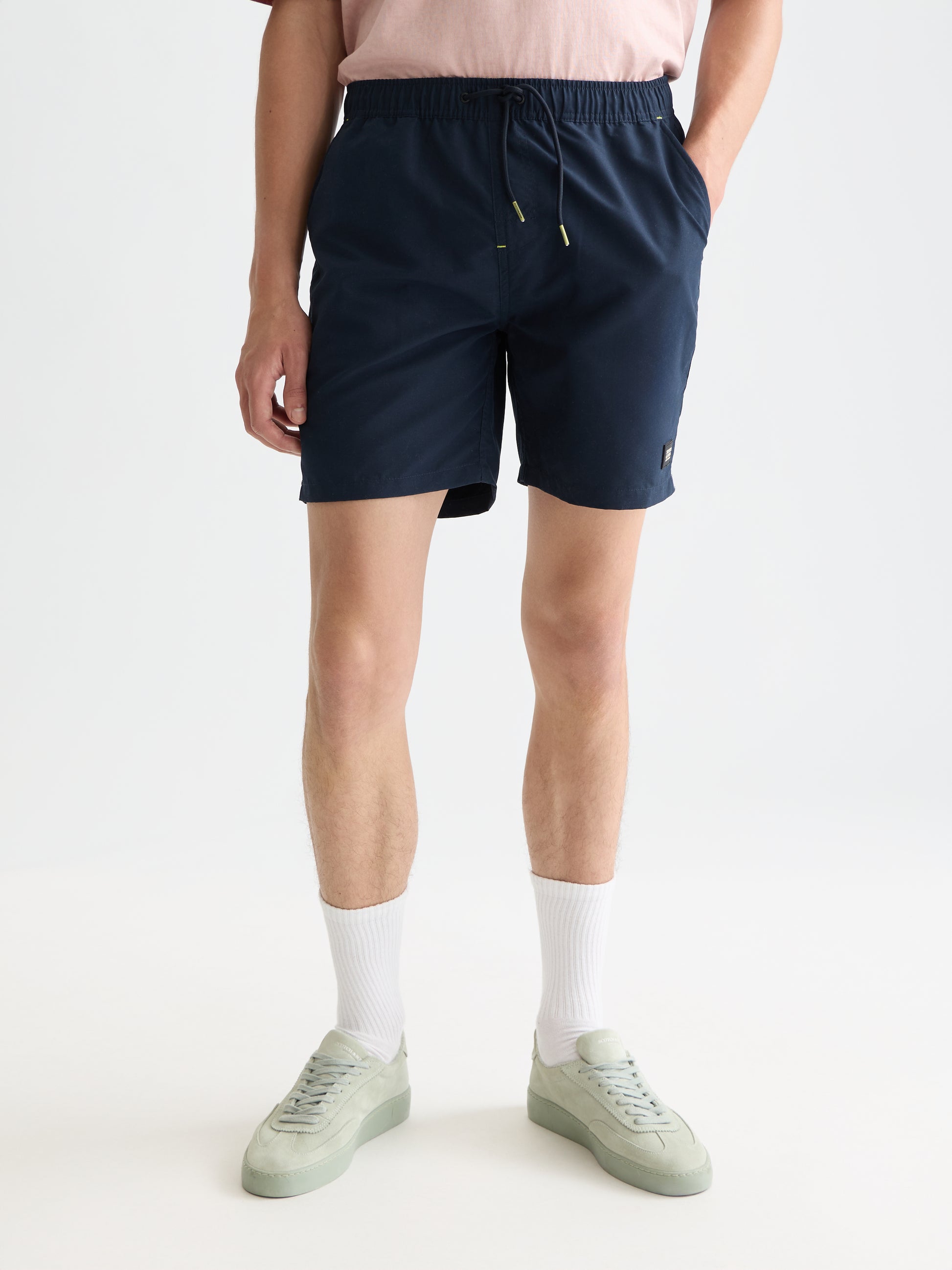 White Smoke שורט בגד ים לגברים Solid Midlength Swim Shorts SCOTCH & SODA