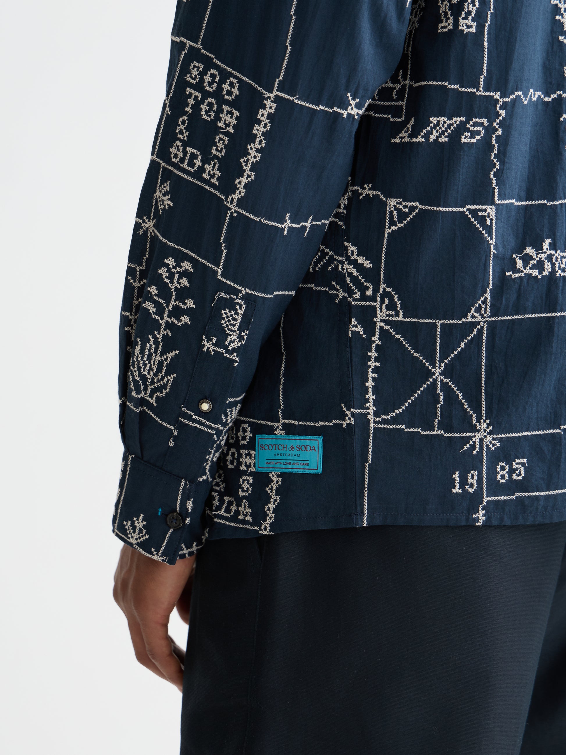 Black חולצה מכופתרת ארוכה לגברים Embroidered SCOTCH & SODA